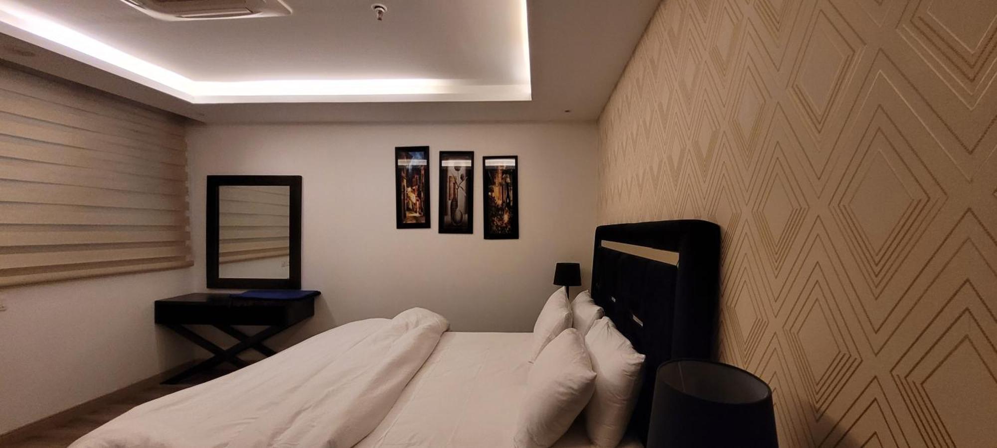 Goldcrest Luxury Apartments Lahore Exterior foto